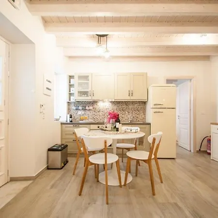 Lägenhet Luca's Chalki Town