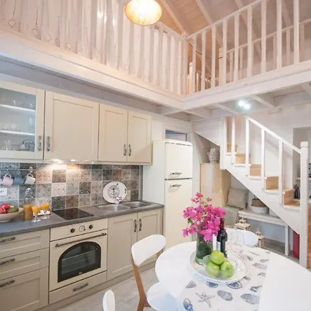 Luca's Apartment Chalki Town